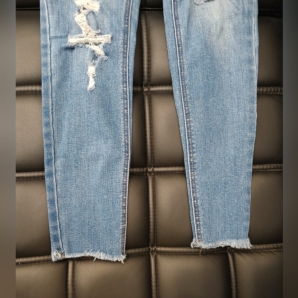 Women's Distressed Refuge Jeans Size 3 - Picture 3 of 5